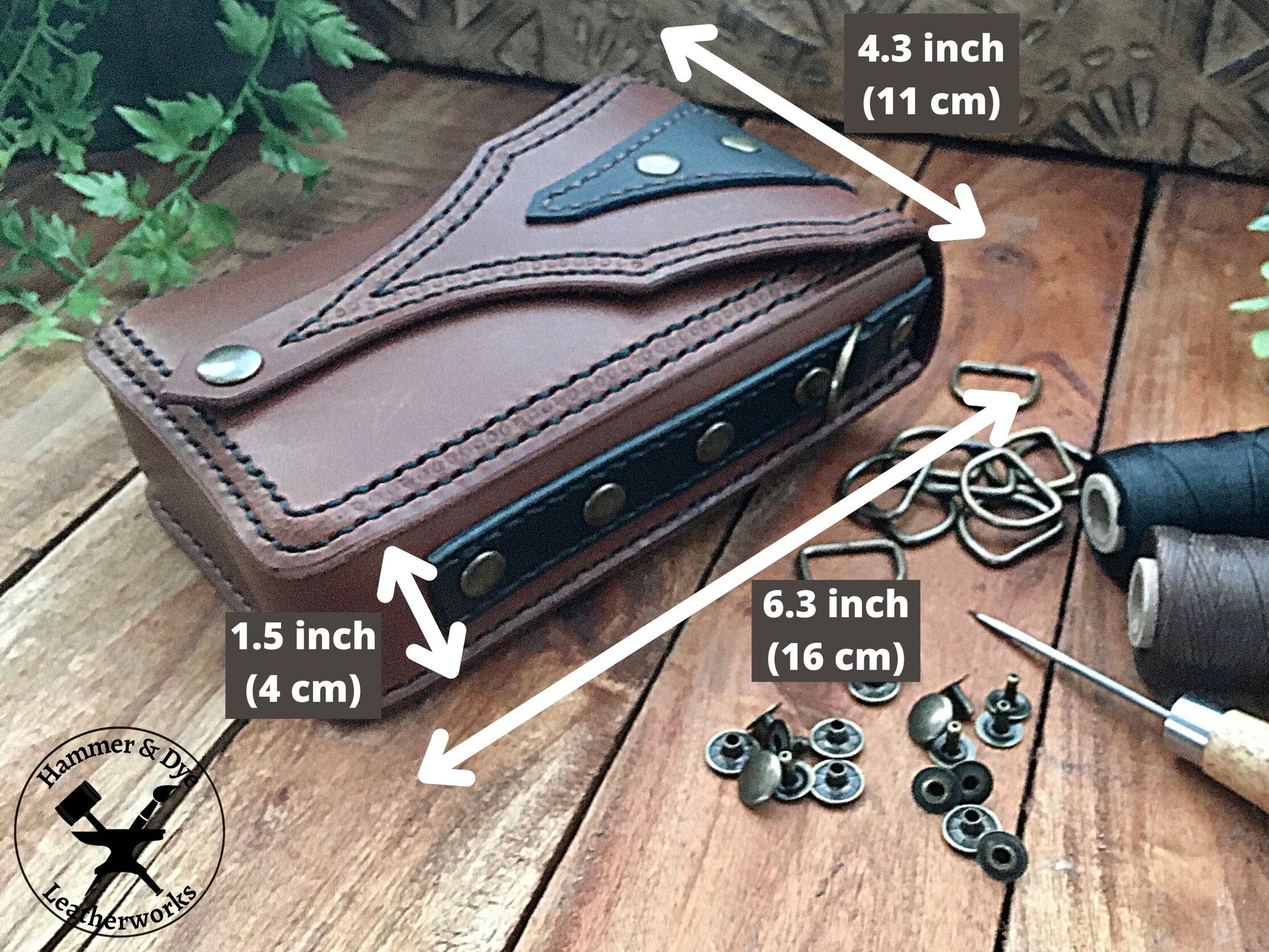 Brown Biker Style Leather Belt Pouch with Black details with Size Guide