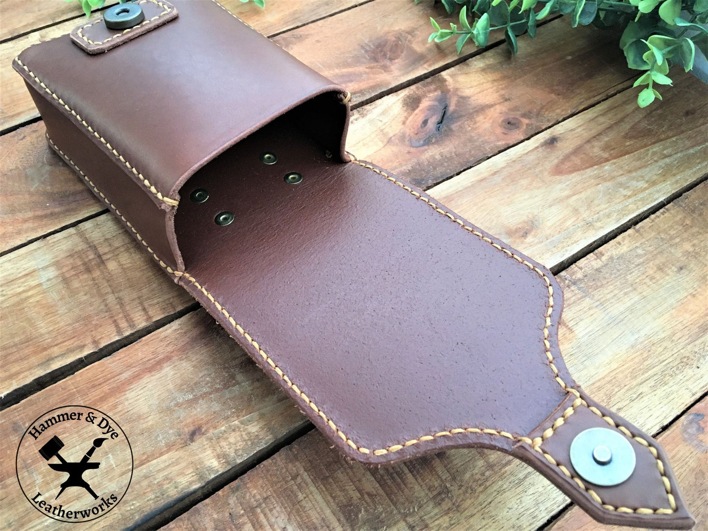 Handmade Classic Brown Leather Belt Pouch with magnetic closing inside view