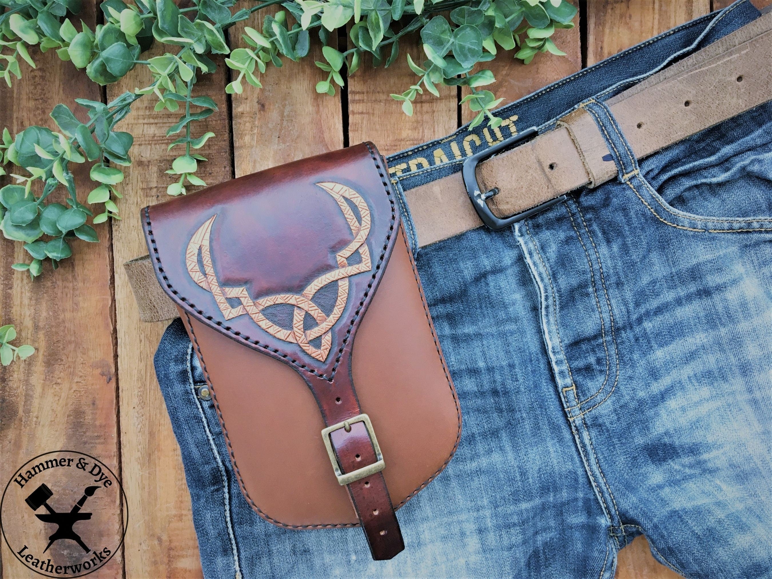 Large belt outlet pouch