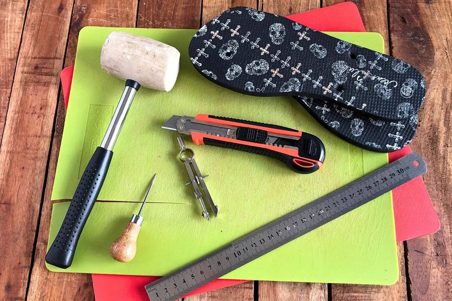 The Beginner's Leathercraft Tool Guide 1 my actual beginner leathercraft tools