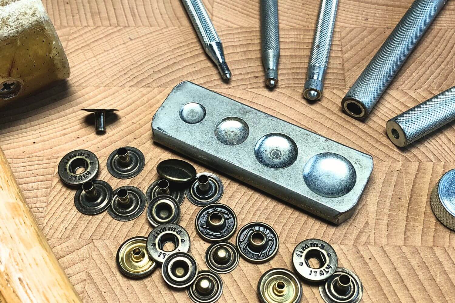 How to Set Snaps 1 Setting snaps in leather and the tools required