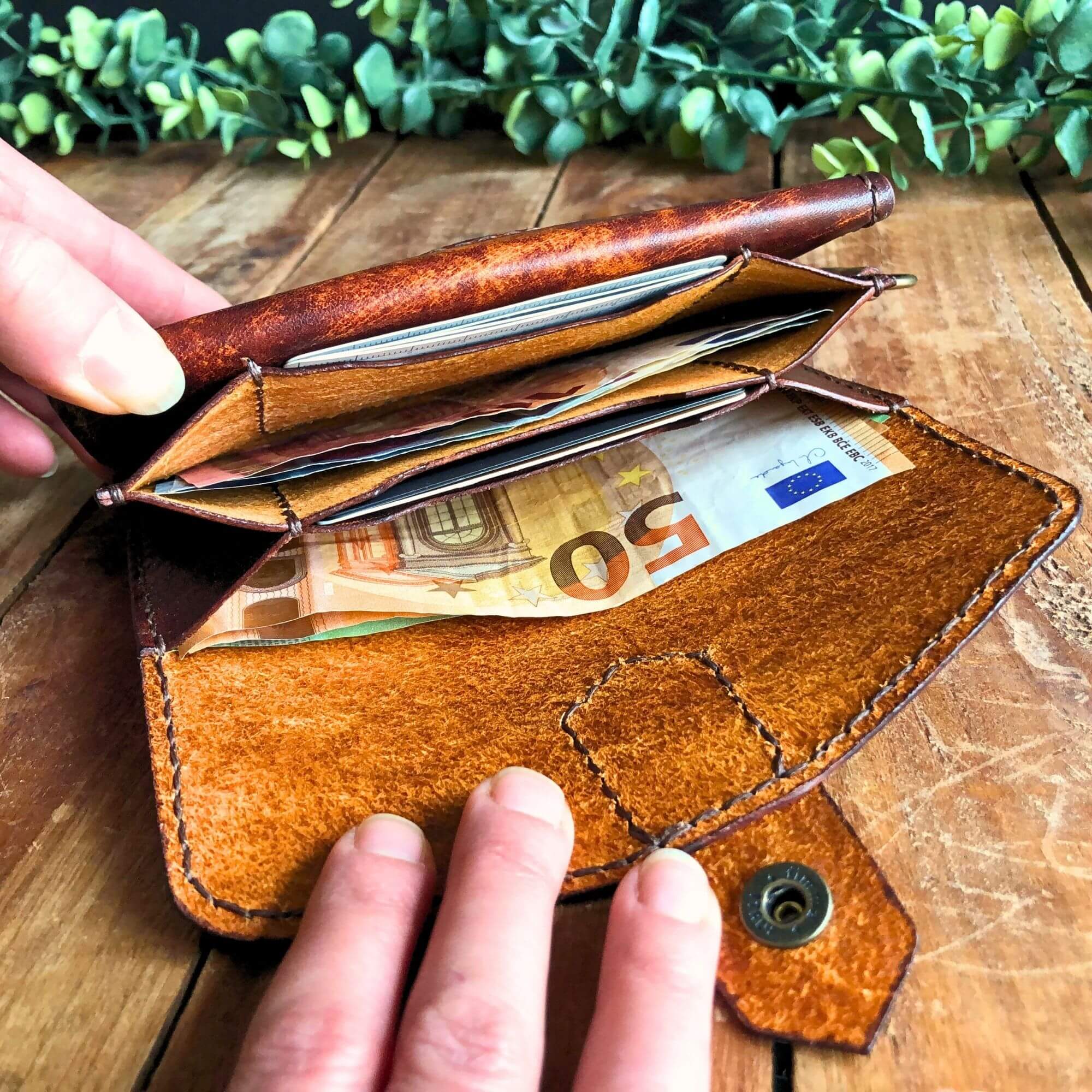 DIY Leather wallet with card slots, bill pockets and coin pocket, made from 1 mm veg tan